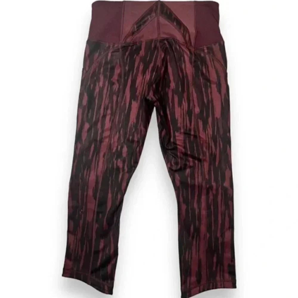 Lululemon‎ Exquisite Crop Legging Painted Animal Bordeaux Drama Black size 0